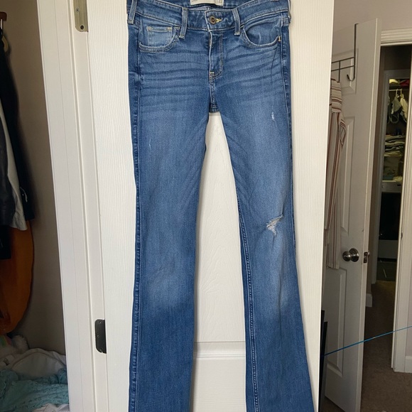 Hollister Denim - 🔥 BOGO 50% 🔥 - Destroyed Bootcut Jeans